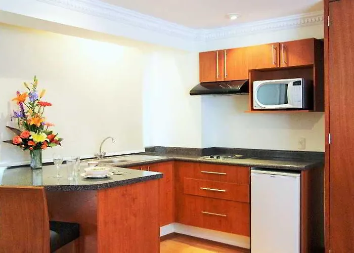 L Heritage Tennyson Apartment *