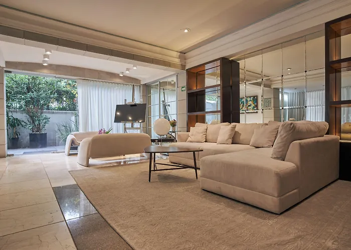 L Heritage Tennyson Apartment