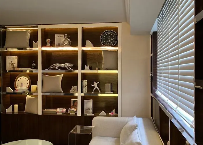 L Heritage Tennyson Apartment *