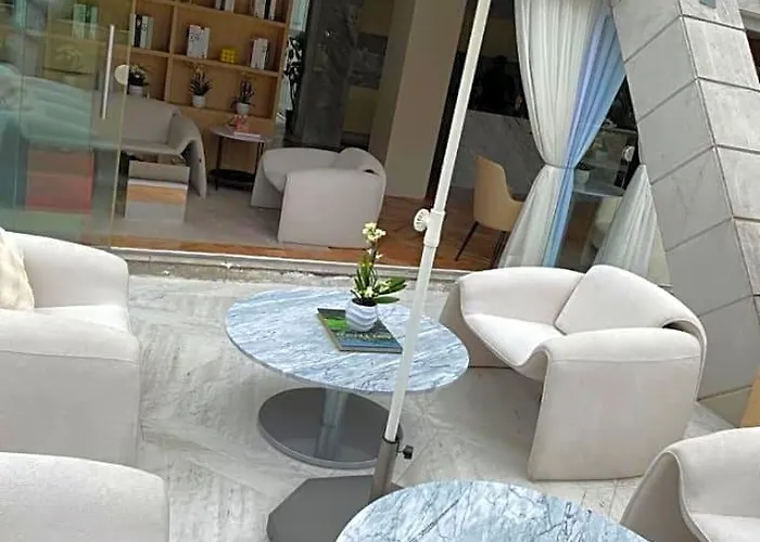 L Heritage Tennyson Apartment