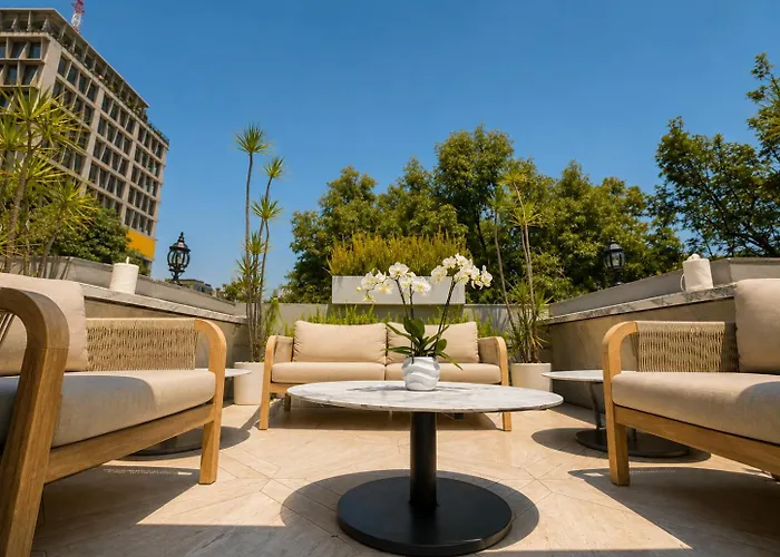 L Heritage Tennyson Apartment